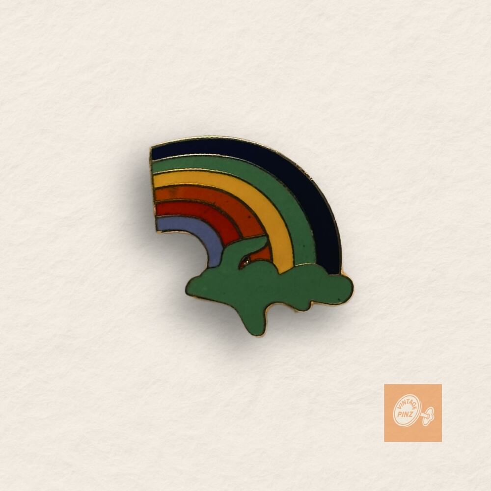 Vintage Michigan Rainbow Enamel Pin – Retro Upper Peninsula with Cloud Design